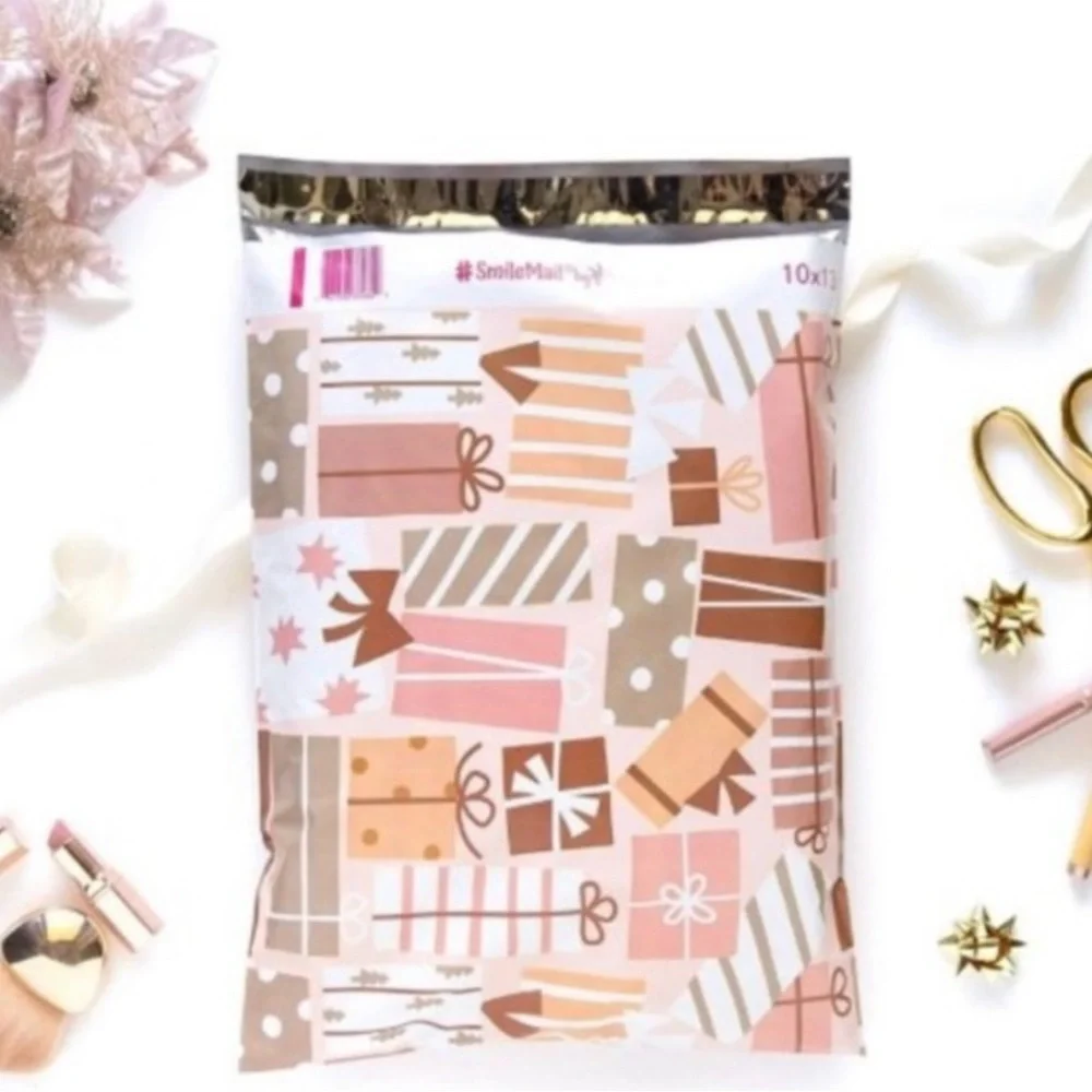 Christmas 10 x 13 Gift Wrap Poly Mailers BRAND NEW pack of 20